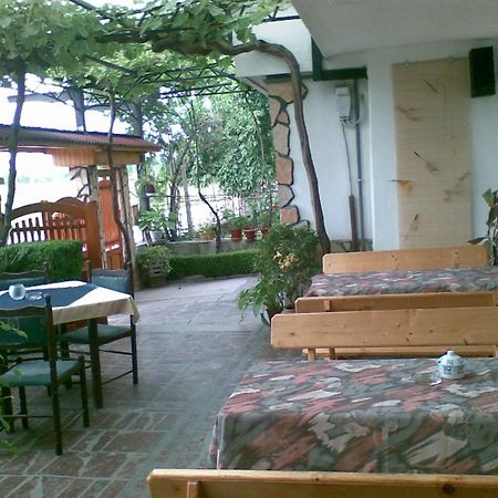 Family Hotel Natalis 希萨里亚 外观 照片
